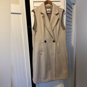 Sleeveless coat